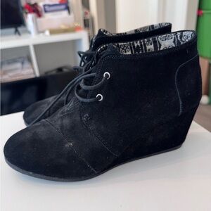 Toms wedge booties size 10